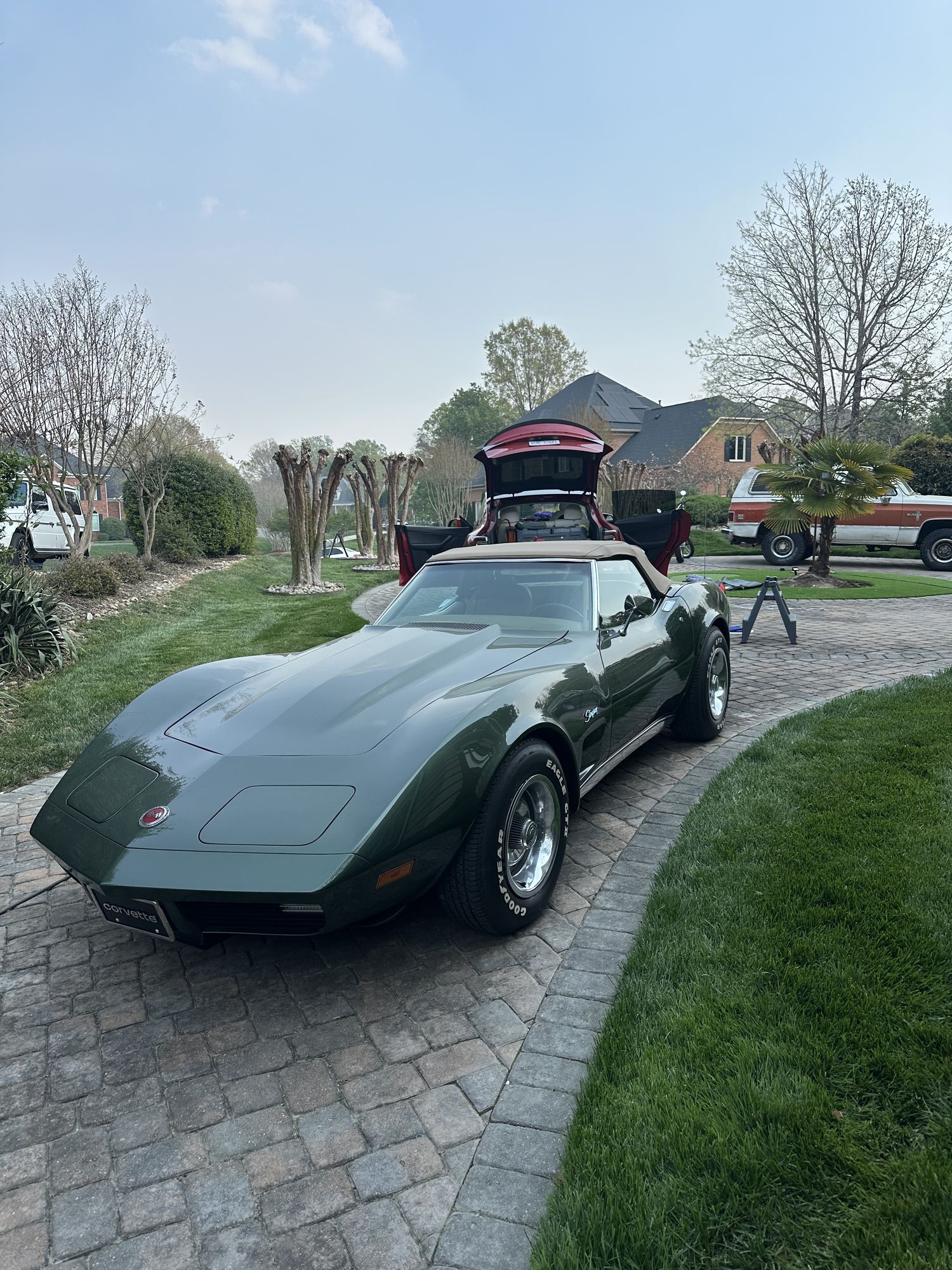 1973 Chevrolet Corvette Stingray convertible in deep green, Weddington