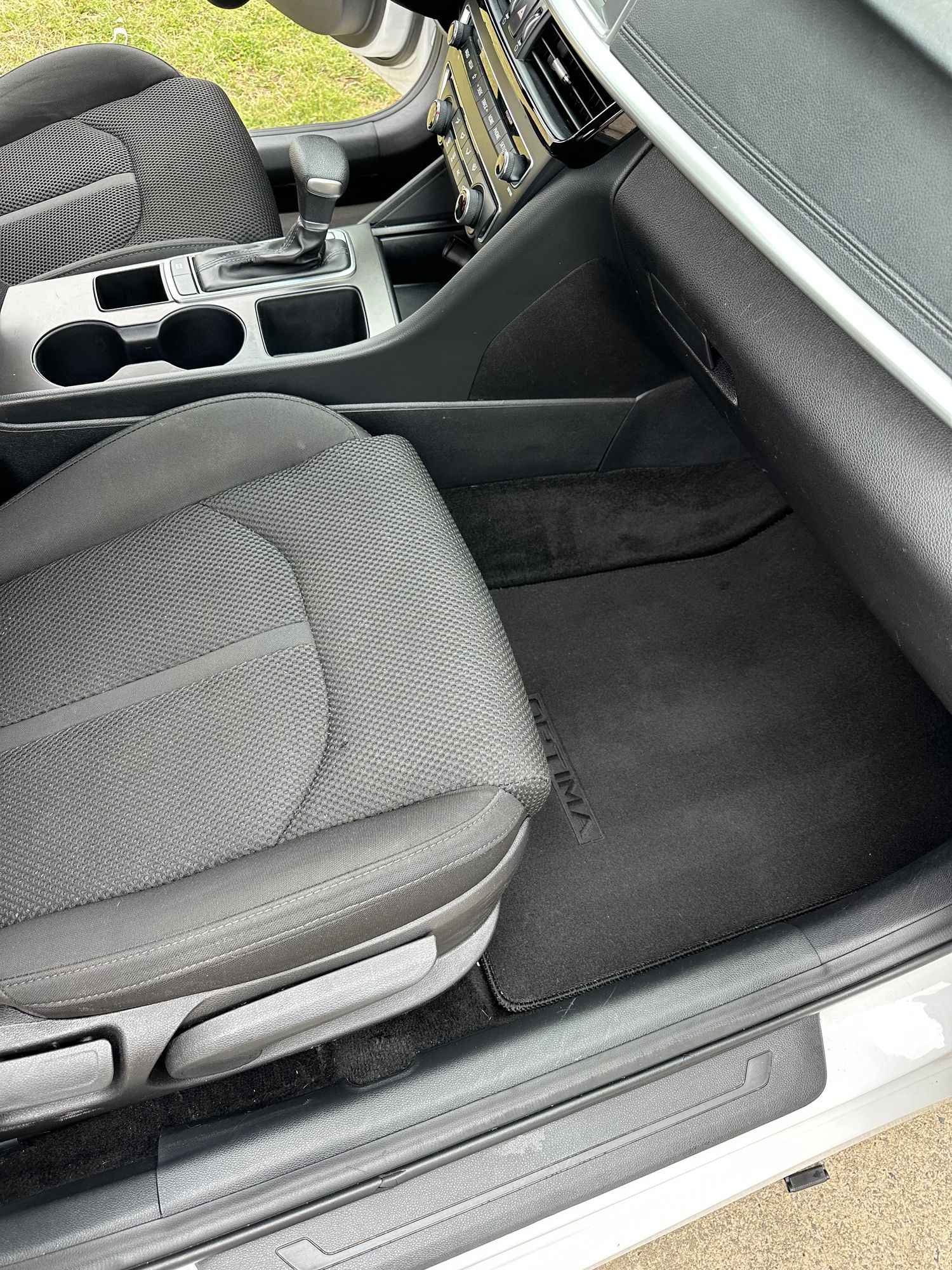 2022 Nissan Altima interior detail in Charlotte